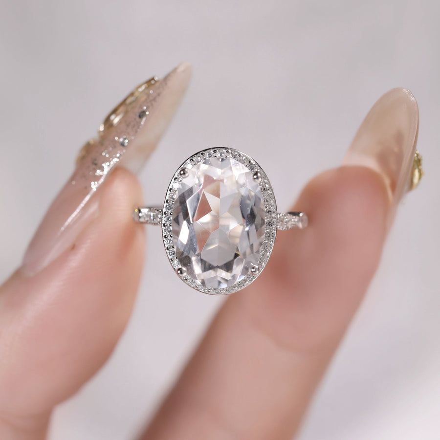 Sparkling Oval-Cut Crystal Locket